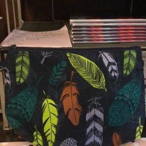 Thirty-One small zipper pouch